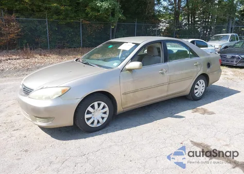 2005 Toyota Camry Le z USA, uszkodzony, nr VIN 4T1BE30KX5U088015